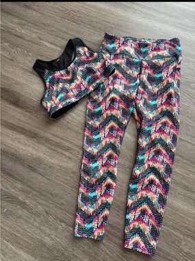 Avita Girls' Chevron Pixel Crop Top & Leggings - Black, Pink, Teal, Peach